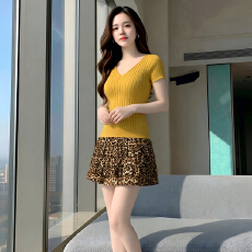 批发套装女2026夏季搭配一整套两件套V领黄色针织上衣+豹纹<b class='q'>雪纺</b>半身裙