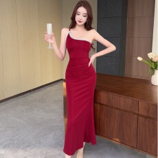 批发实拍低胸单肩<b class='q'>吊带</b>紧身包臀长款打底<b class='q'>连衣裙</b>