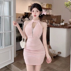 批发实拍低胸挂脖<b class='q'>露肩</b>短款包臀打底<b class='q'>连衣裙</b>