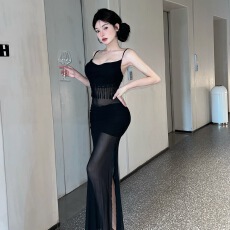 实拍低胸半透视长款吊带打底连衣裙