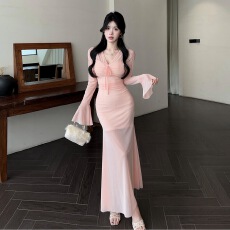 批发实拍低胸长款性感长袖喇叭袖网纱打底连衣裙