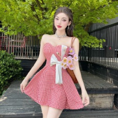批发实拍性感低胸收腰大摆格子抹胸连衣裙