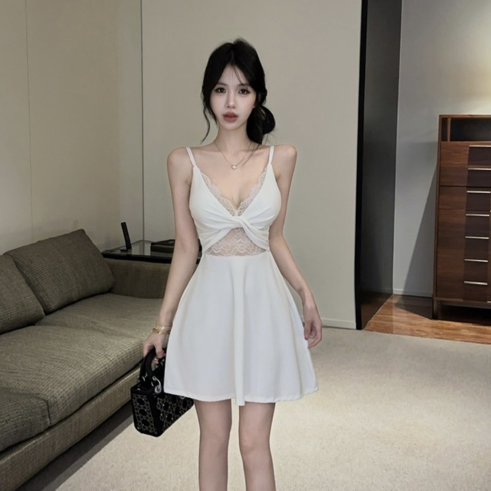 短款蕾丝拼接收腰大摆连衣裙 服裝批發女裝批發服飾貨源