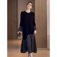 批发高级感气质拼接丝绒连衣裙女2024秋季新款大码胖MM洋气减龄小黑裙