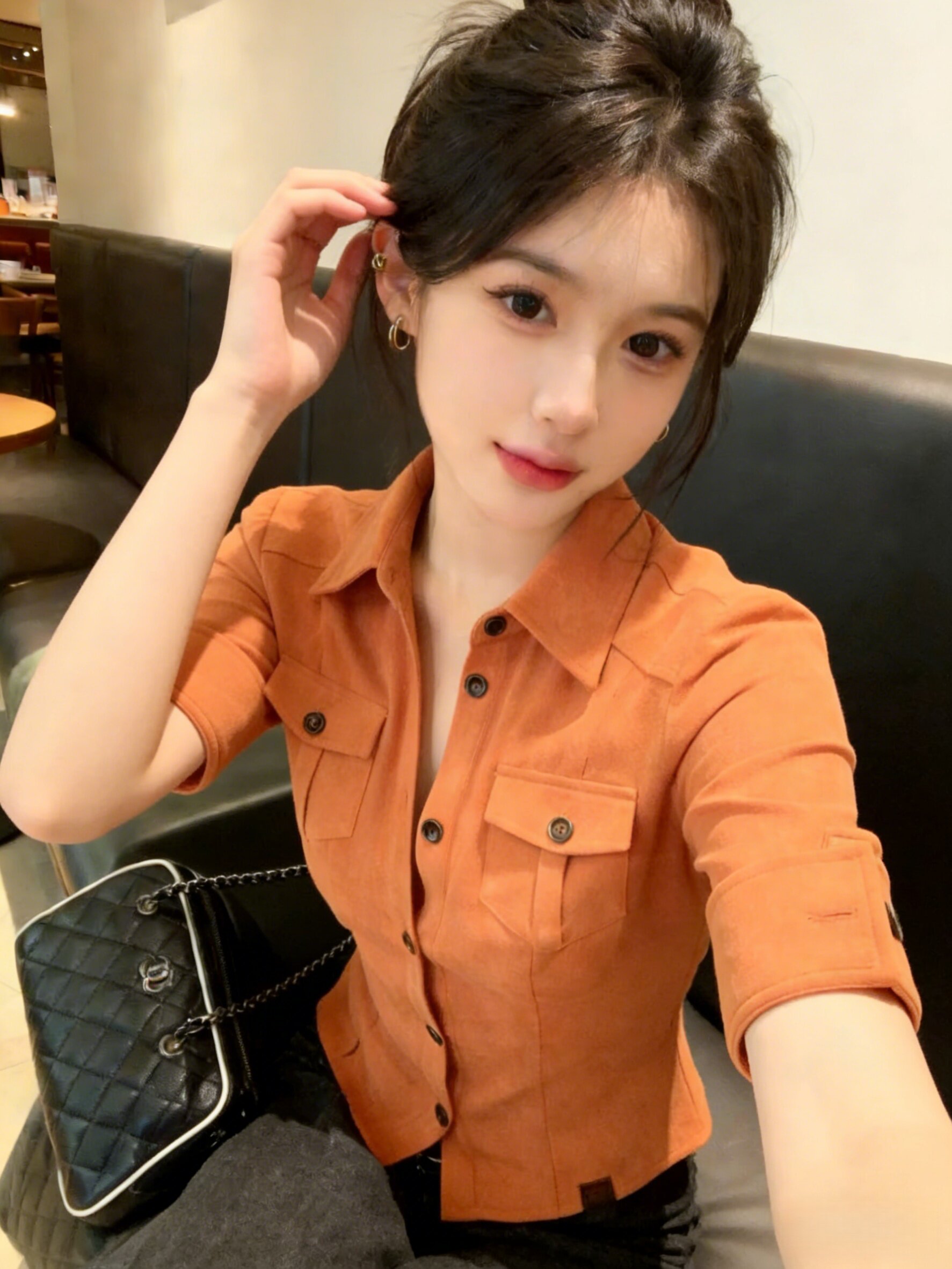 레트로 폴로 칼라 몸매 가꾸기 반팔 여성 셔츠 2026 새로운 봄 드레스 고유 한 아름다운 자이언트 잘 생긴 셔츠 이른 봄 맨위