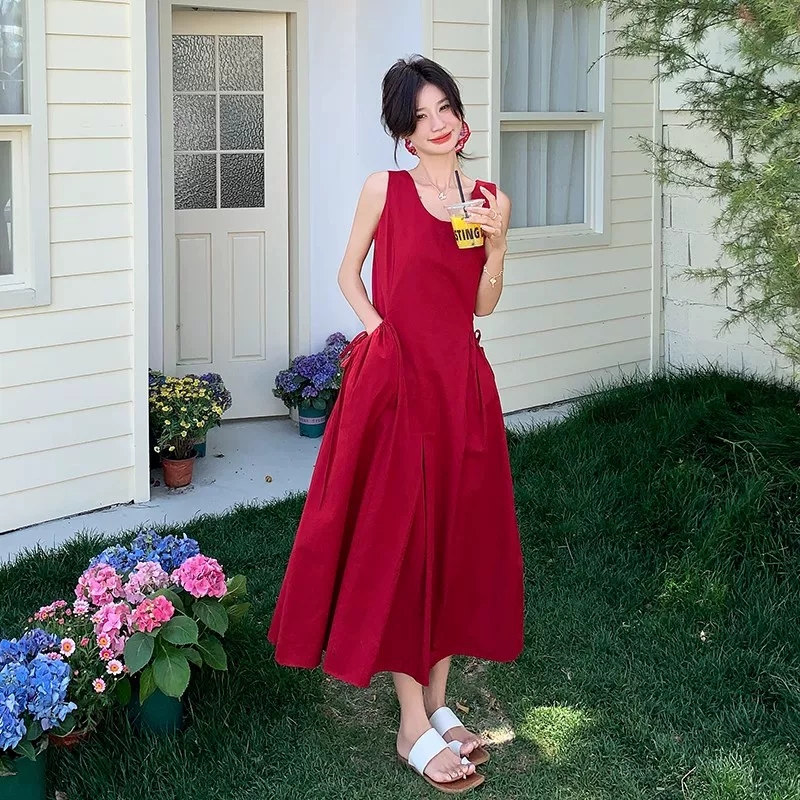 빨간색 프랑스식 낭만주의 빛 요리 한 바람 여성 드레스 2026 년 여름 새로운 불규칙 달콤함 연령 감소 조끼 스커트