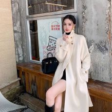 批发赫本风宽松燕麦色毛呢<b class='q'>大衣</b>女2026秋冬新款腰带毛呢<b class='q'>外套</b>