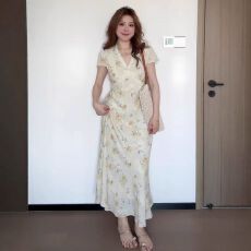 批发<b class='q'>大码</b>法式度假风蕾丝v领碎花<b class='q'>连衣裙</b>女夏季胖mm短袖系带收腰长裙子