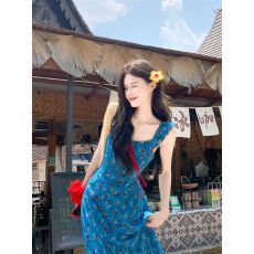 批发海边度假风蓝色碎花吊带连衣裙女春季新款小众轻奢收腰显瘦中长裙