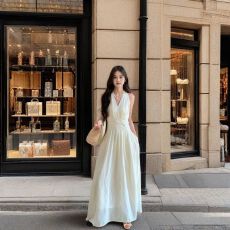 批发法式V领无袖连衣裙女夏季纯欲高级感气质收腰显瘦小个子a字长裙子