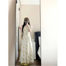 批发2026新款甜美风法式V领短袖<b class='q'>连衣裙</b>女装夏季修身显瘦碎花A字裙长裙