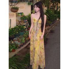 批发法式高级感度假风抹胸<b class='q'>连衣裙</b>女夏新款蕾丝<b class='q'>拼接</b>黄色碎花吊带裙小众