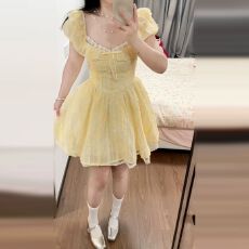 批发黄色方领少女泡泡袖收<b class='q'>可爱</b><b class='q'>连衣裙</b>收腰法式显瘦甜美裙子公主短裙女