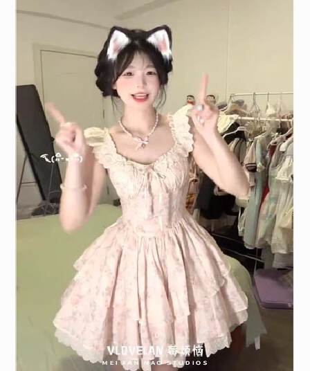 여름 새로운 공주 달콤함 작은 날다 소매 꽃무늬 드레스 부드러운 허리 수축 슬림해 보이는 프랑스식 달콤한 자매 퍼프 미니 스커트