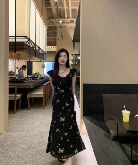 고급 센스 프랑스식 작은 날다 소매 꽃무늬 점프 슈트 치마 여성 의류 2026 새로운 여름 품격 착용 가져 가라. 검정색 롱 스커트