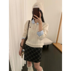 批发韩系复古白色<b class='q'>假两件</b>翻领针织衫女秋冬设计感宽松毛衣正肩polo上衣