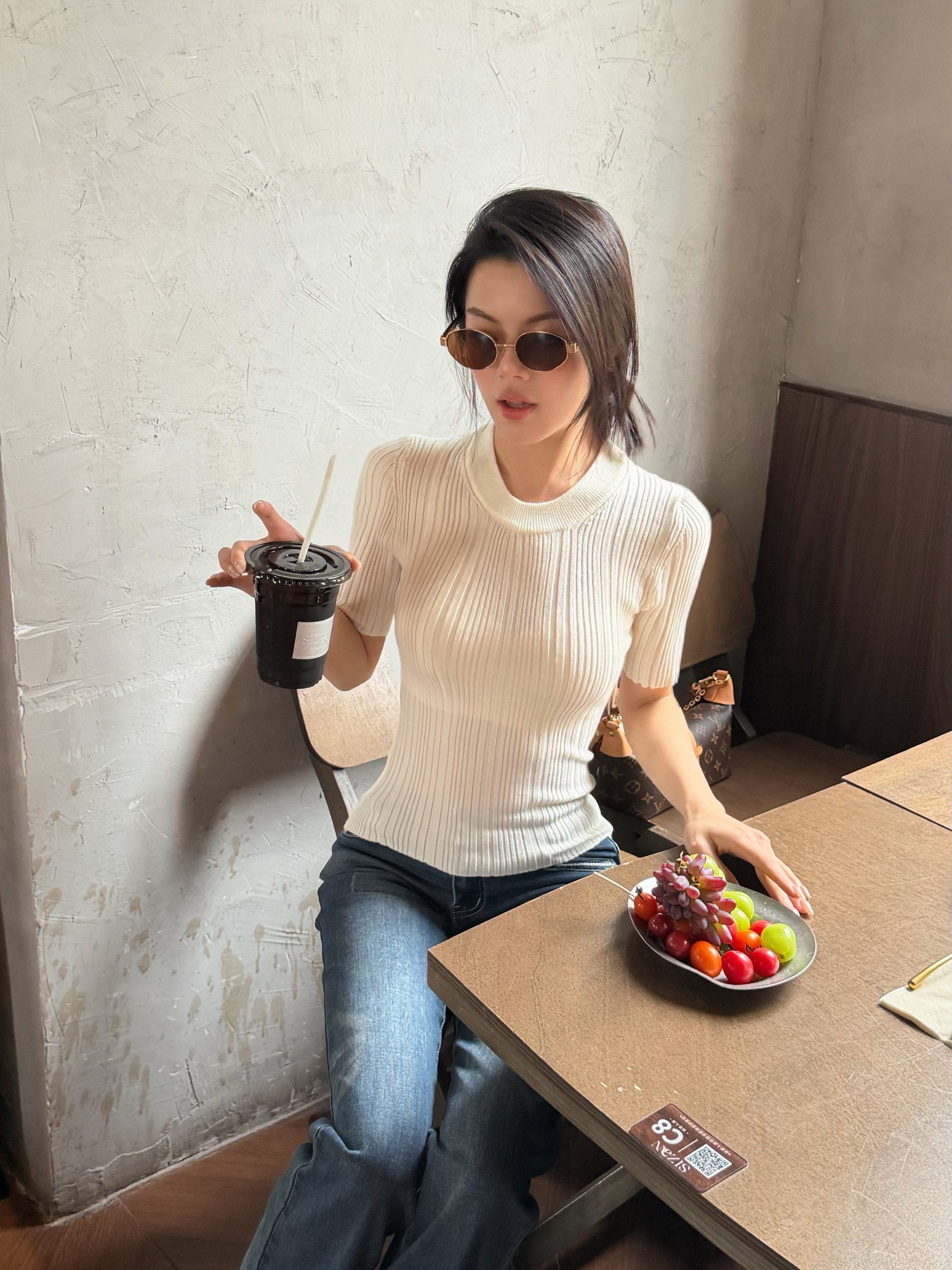 한 장 한 한 부서 다용도 미니멀리즘 라운드 넥 반팔 몸매 가꾸기 슬림해 보이는 오래된 돈 바람이 아닙니다. 규칙 구덩이 기사 니트 스웨터 맨위