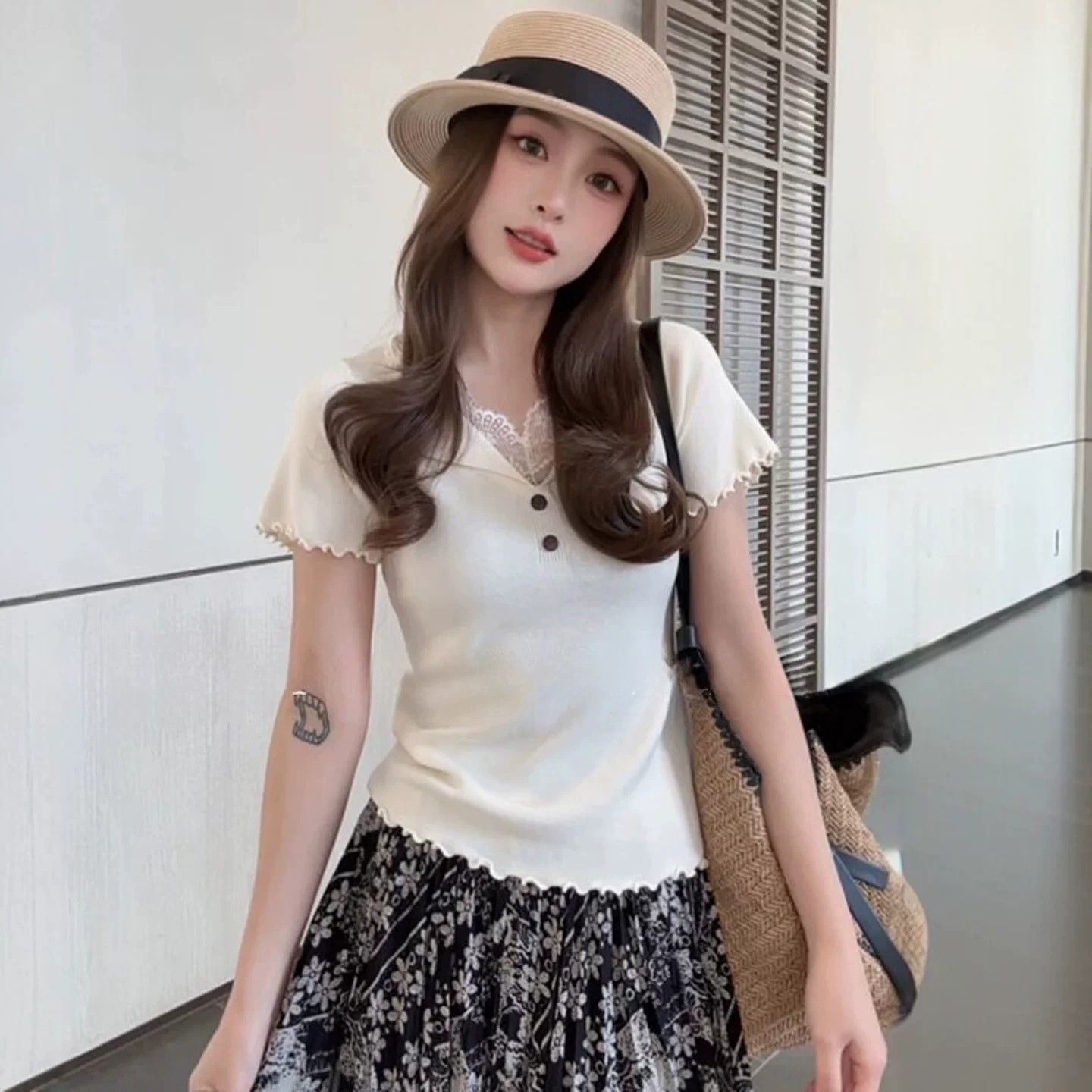 새로운 순수한 욕망 바람 루즈핏 슬림해 보이는 반팔 풀오버 맨위 여성 여름 폴로 칼라 패치워크 레이스 니트 스웨터 다용도 슬림해 보이는