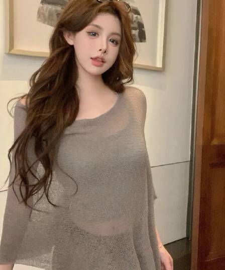 느긋한 바람 풀오버 불규칙 루즈핏 망토 비스듬한 어깨 니트 2026 새로운 여름 얇은 스타일 자외선 차단 블라우스 맨위