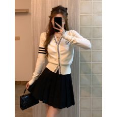 批发2026秋季新款韩版宽松显瘦V领拼色<b class='q'>针织</b><b class='q'>开衫</b>女百搭毛衣外套上衣