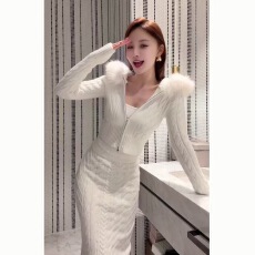 批发冬季女装新款纯欲包臀半身裙+拉链上衣<b class='q'>外套</b>连帽毛毛针织套装