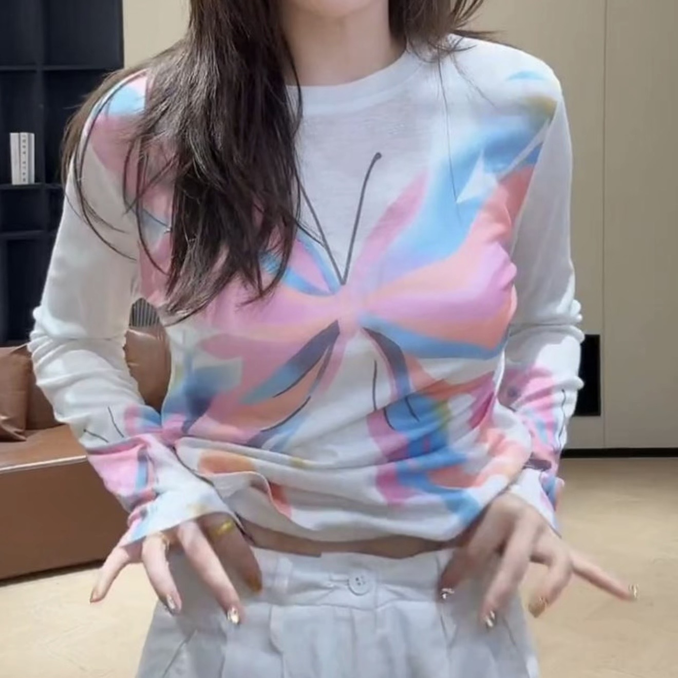 여름 라운드 넥 나비 프린트 얇은 스타일 슬림해 보이는 긴팔 티셔츠 디자인 센스 맨위