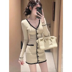 批发2025年秋装<b class='q'>小香风</b>V领单排扣<b class='q'>连衣裙</b>女秋冬千金感气质修身显瘦短裙