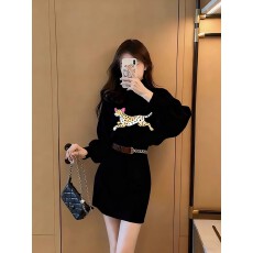 批发小香风黑色卡通印花<b class='q'>连衣裙女</b>2025秋冬新款小个子气质独特漂亮裙子