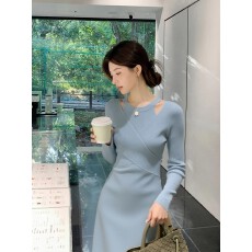 批发法式绝美温柔风气质修身内搭长裙高级感蓝色交叉针织连衣裙女秋<b class='q'>冬</b>