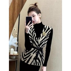 批发斑马纹马甲女冬高端时髦洋气叠穿小香风巨好看掐腰针织马夹厚外套