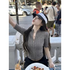 批发灰色舒适简约辣妹短袖针织<b class='q'>开衫</b><b class='q'>女</b>轻奢小众名媛修身拉链高级感上衣