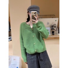 批发独特漂亮绿色长袖针织<b class='q'>开衫</b>外套<b class='q'>女</b>春装宽松显瘦毛衣外穿巨好看上衣