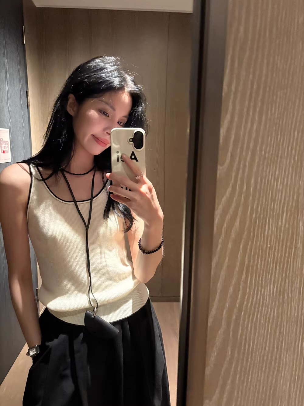 kittin 한 부서 디자인 센스 배색 니트 캐미솔 ins2025 봄 여름 u 칼라 민소매 몸매 가꾸기 맨위