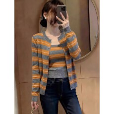 批发韩里韩气<b class='q'>条纹</b>撞色圆领针织开衫女早春季穿搭设计感叠穿两件套上衣