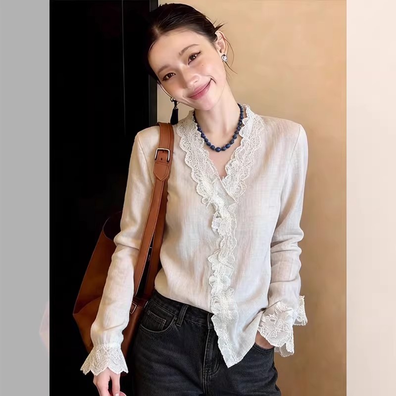 화이트 V넥 레이스 측면 길이 소매 여성 2026 봄 여름 새로운 우아함 바람 패션 품격 고급 센스 맨위