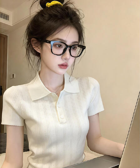 한 부서 부드러운 바람 POLO 칼라 니트 반팔 티셔츠 여성 여름 디자인 센스 세로 줄무늬 몸매 가꾸기 슬림해 보이는 짧은 맨위