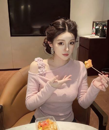 이른 봄 고유 한 아름다운 맨위 2026 새로운 품격 여성 디자인 센스 아니요 명중 섹션 자이언트 잘 생긴 ~ 중 긴팔 티셔츠