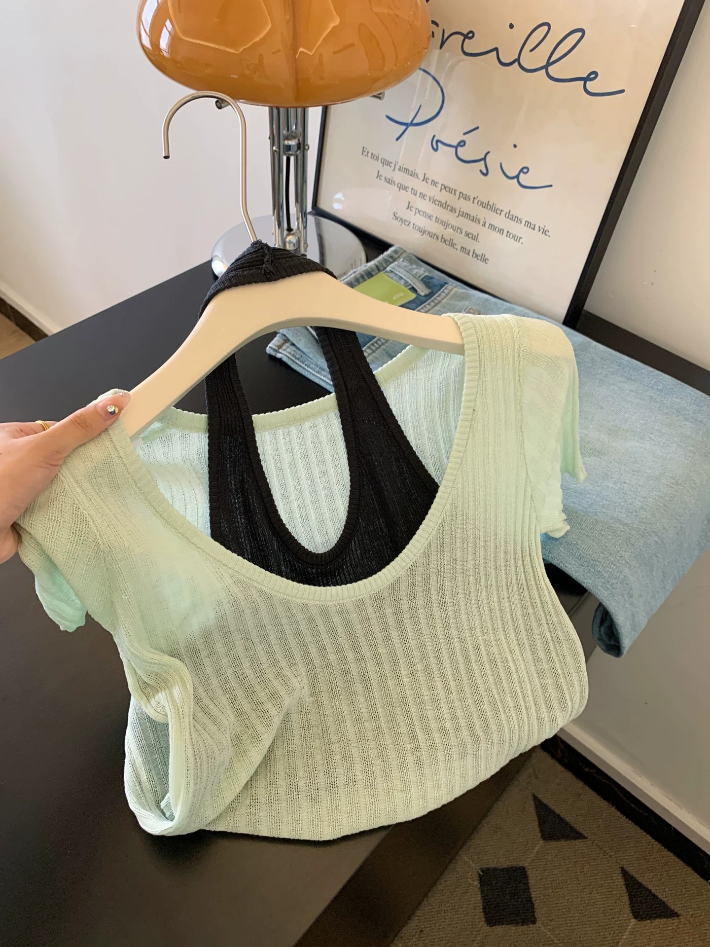 녹색 페이크 레이어드 행침 목 스타일 니트 반팔 티셔츠 여성 인사이드 가져 가라. 수 있습니다. 외출용 쇼트 스타일 긍정적 인 어깨 작은 맨위 2026 여름