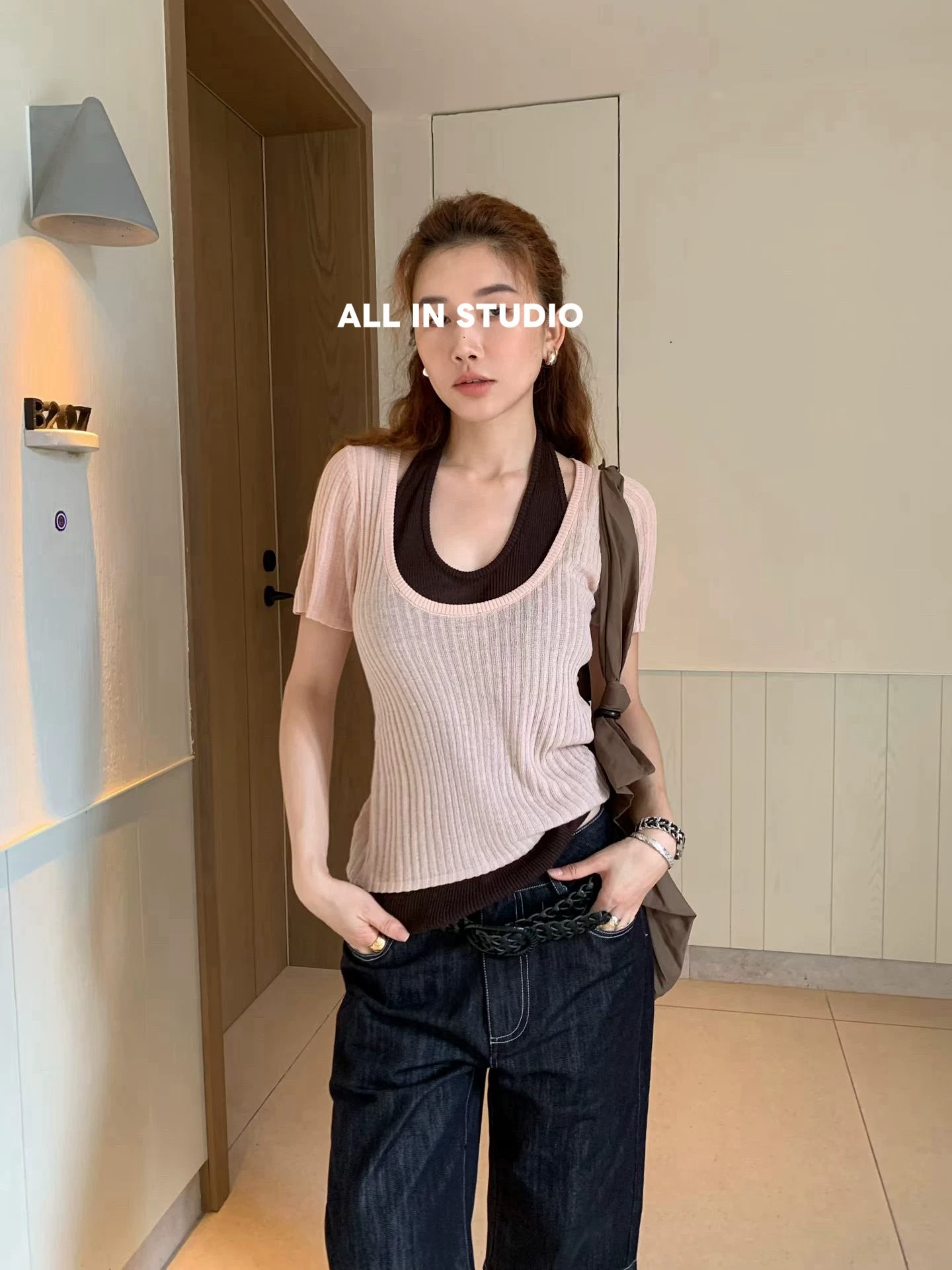 all in 여름 2026 새로운 한 부서 디자인 센스 행침 목 페이크 레이어드 니트 스웨터 여성 배색 몸매 가꾸기 반팔 맨위