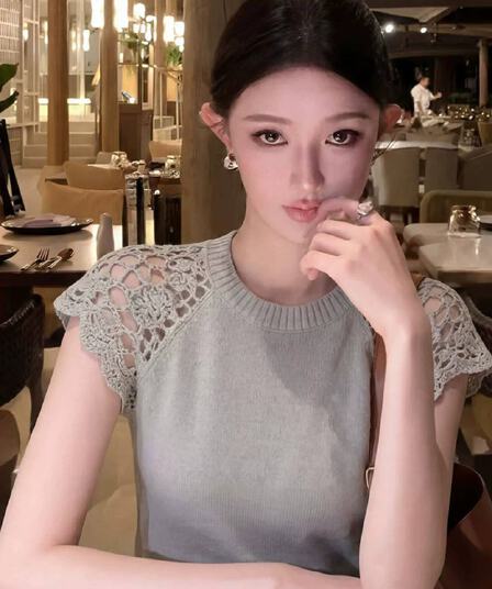 디자인 센스 작은 대중 몸매 가꾸기 슬림해 보이는 니트 맨위 프랑스식 여름 레트로 핫걸 회색 홀로우 아웃 반팔 티셔츠 여성