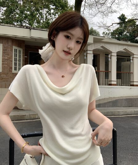 크림 프로스팅 가벼움 도루 센스 디자인 센스 흔들다 칼라 미니멀리즘 반팔 품격 슬림해 보이는 티셔츠