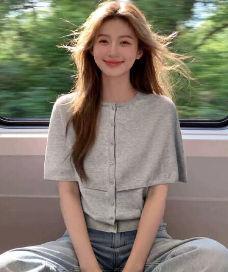 프랑스식 화이트 망토 긍정적 인 어깨 반팔 티셔츠 여성 2026 여름 아름다운 자이언트 잘 생긴 캐주얼 라운드 넥 쇼트 스타일 맨위