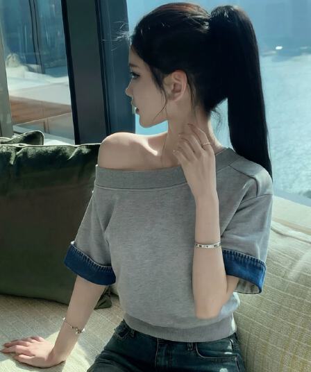 2026 슈퍼 화재 연령 감소 디자인 센스 자이언트 잘 생긴 아름다운 반팔 티셔츠 여성 고유 한 아름다운 초기 Z아 어깨 작은 맨위
