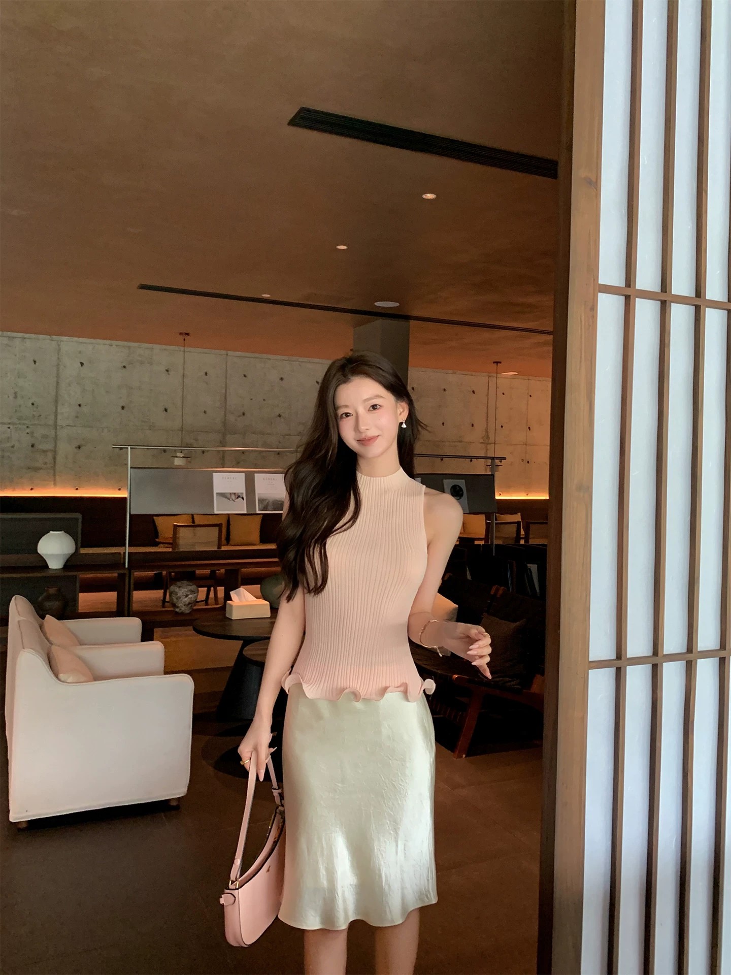 세련된 밑단 볼륨 측면 반하이넥 민소매 조끼 상쾌 니트 스웨터 맨위 여성 여름 새로운