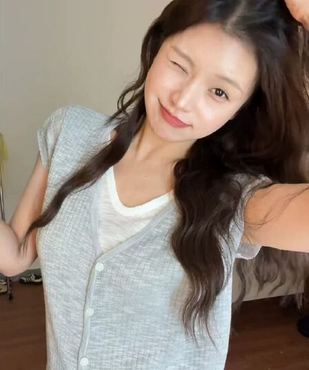 도파민 착용 가져 가라. 황색 니트 반팔 티셔츠 여성 여름 디자인 센스 작은 대중 아름다운 페이크 레이어드 맨위