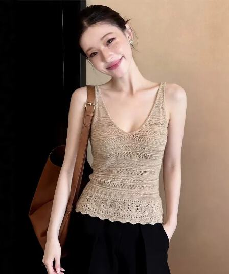 카키 색 홀로우 아웃 자카드 니트 민소매 작은 슬링 여성 여름 몸매 가꾸기 디자인 센스 작은 대중 외출용 조끼 맨위