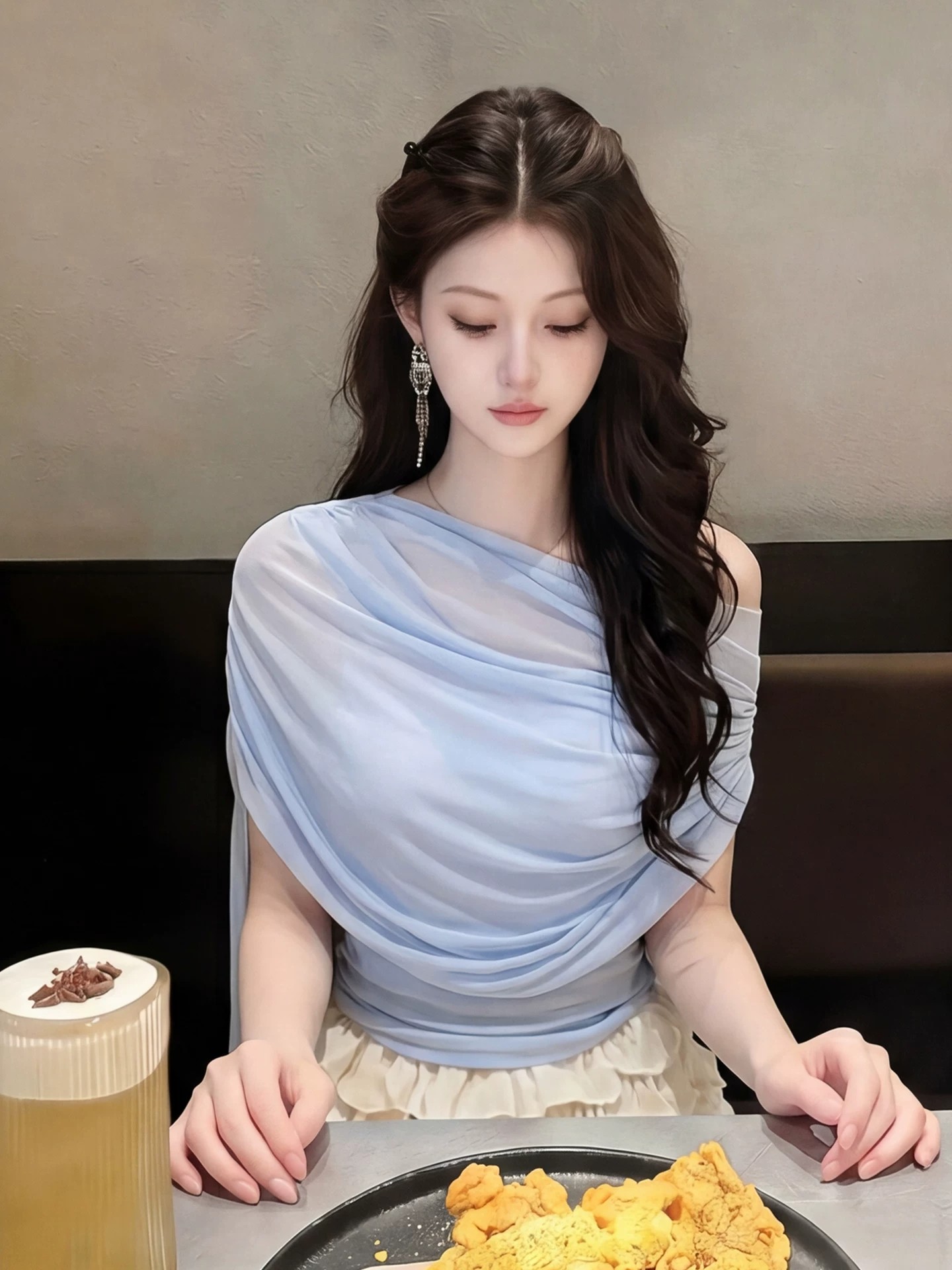 파란색 마이크로 ~을 통해 오프숄더 반팔 티셔츠 여성 초여름 2026 슈퍼 화재 연령 감소 디자인 센스 아름다운 그레이트 봐 의류