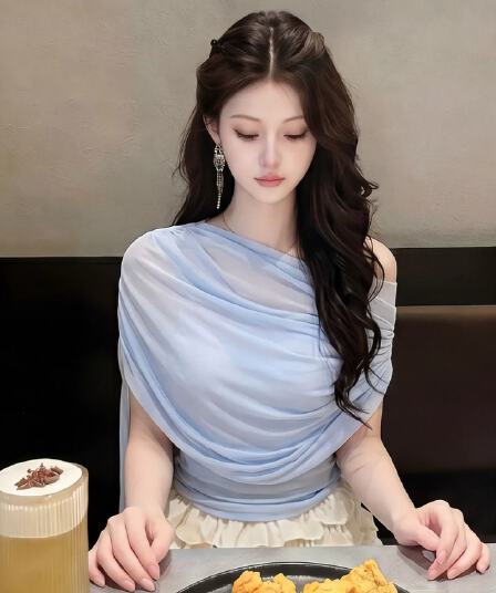 파란색 마이크로 ~을 통해 오프숄더 반팔 티셔츠 여성 초여름 2026 슈퍼 화재 연령 감소 디자인 센스 아름다운 그레이트 봐 의류