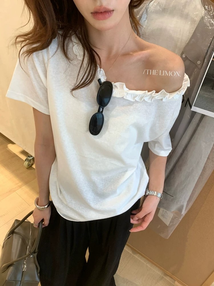 한 부서 프릴 비스듬한 칼라 오프숄더 반팔 티셔츠 여성 여름 새로운 디자인 센스 루즈핏 슬림해 보이는 오프숄더 맨위