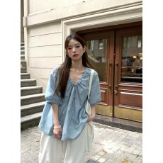 批发韩系抽绳蓝色v领短袖衬衫女夏季设计感泡泡袖棉麻<b class='q'>娃娃衫</b>宽松上衣